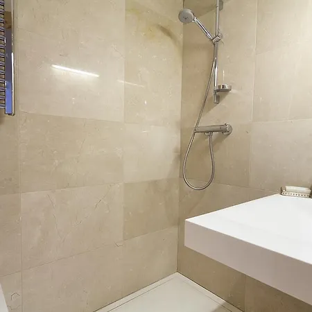 Rentals - Swimming Pool With Terrace *