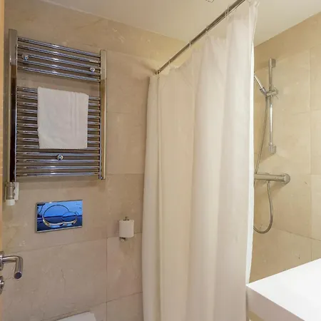 - Swimming Pool With Terrace Apartamento